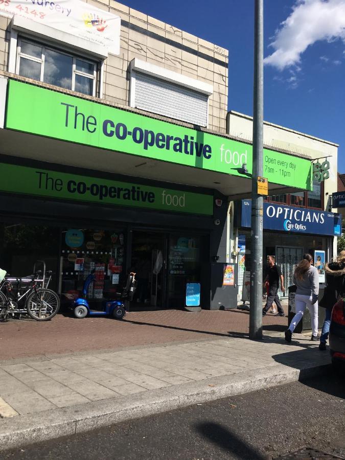 Becontreelodge Dagenham Eksteriør billede